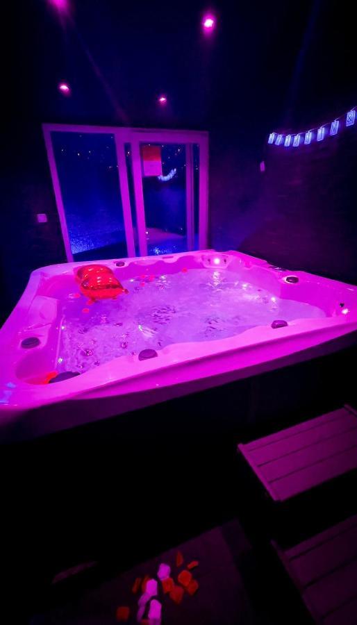 Avec Jacuzzi, Et Terrasse Apartamento